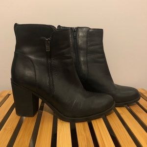 Naturalizer Black Heeled Boot size 7